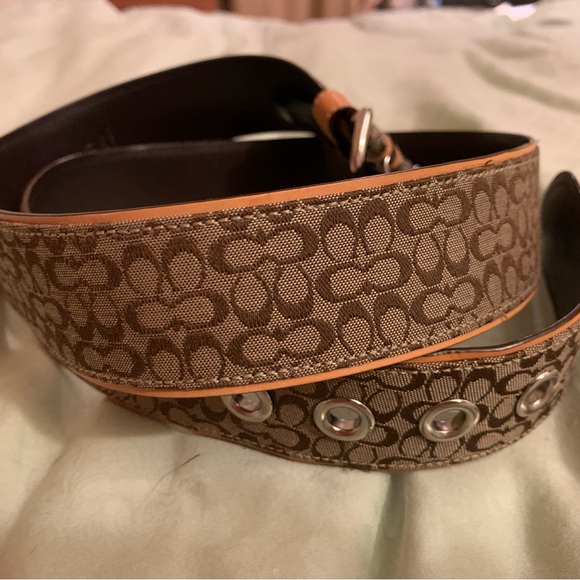 Gorgeous authentic brand new Coach size M belt with logo, size L must have - Picture 3 of 6